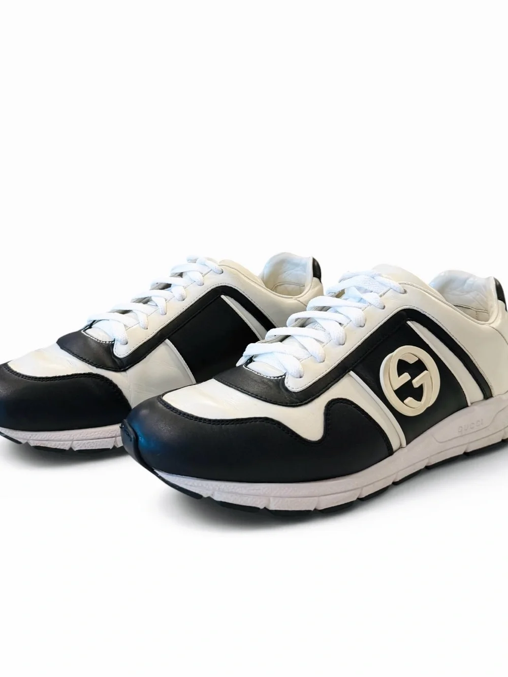Gucci Men’s Black & White Leather interlocking Logo Runner Sneakers